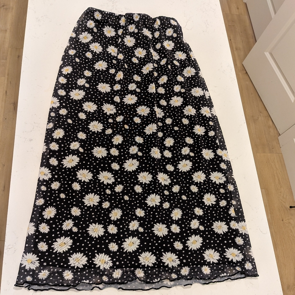 Forever 21 Black Maxi Skirt with White & Yellow Daisy Print